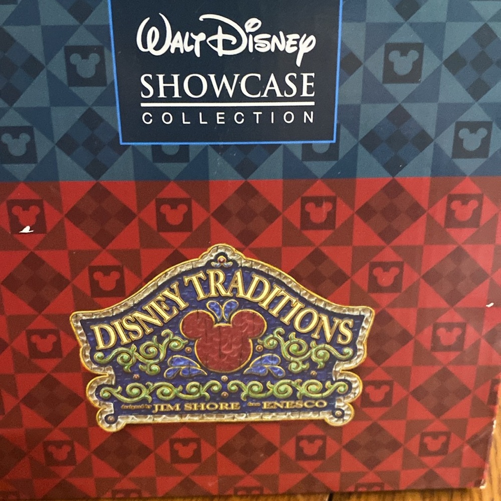 Disney traditions officer, friendly - Picture 3 of 5